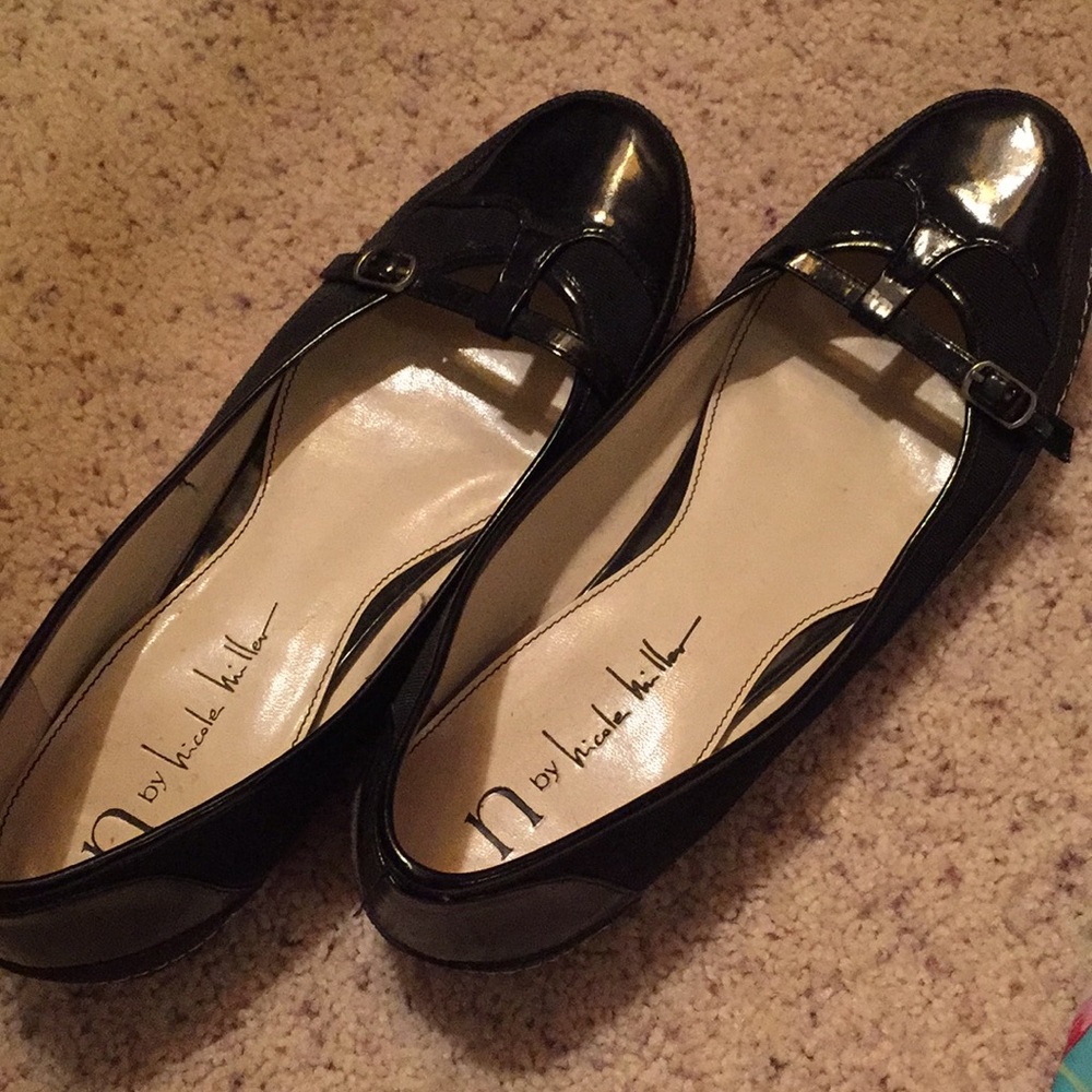 n by Nicole Miller black flats; size 9 1/2.